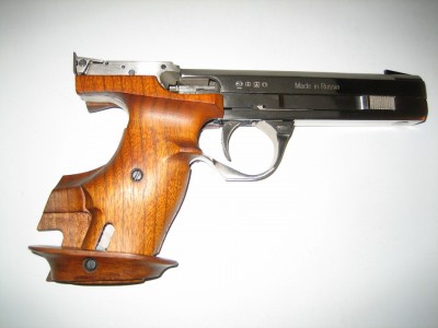 IJ35 with walnut grip, low res.JPG